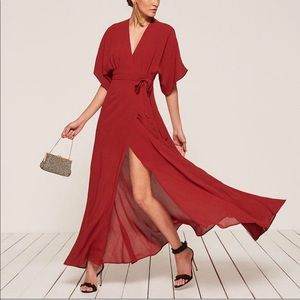 Reformation Winslow dress sz M Cranberry